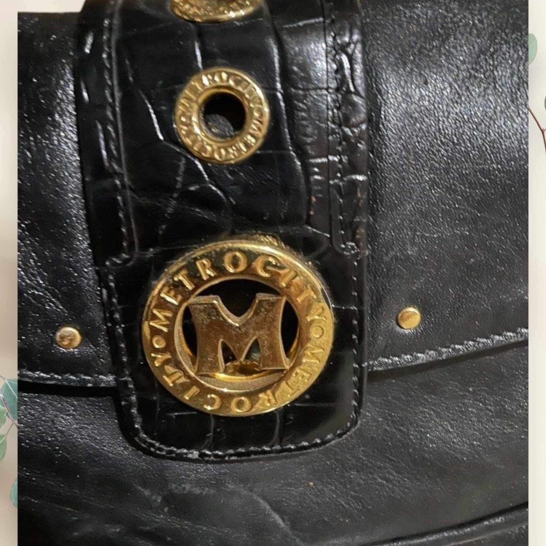SUPER SALE!!! Metrocity Shoulder Bag (Category: Luxury Bags & Wallets) located in Iligan City. Submitted by ileganteph (Listing ID 1320043279, Image 3). Description: Very Good Condition with Metal Plate Metrocity Hardware.