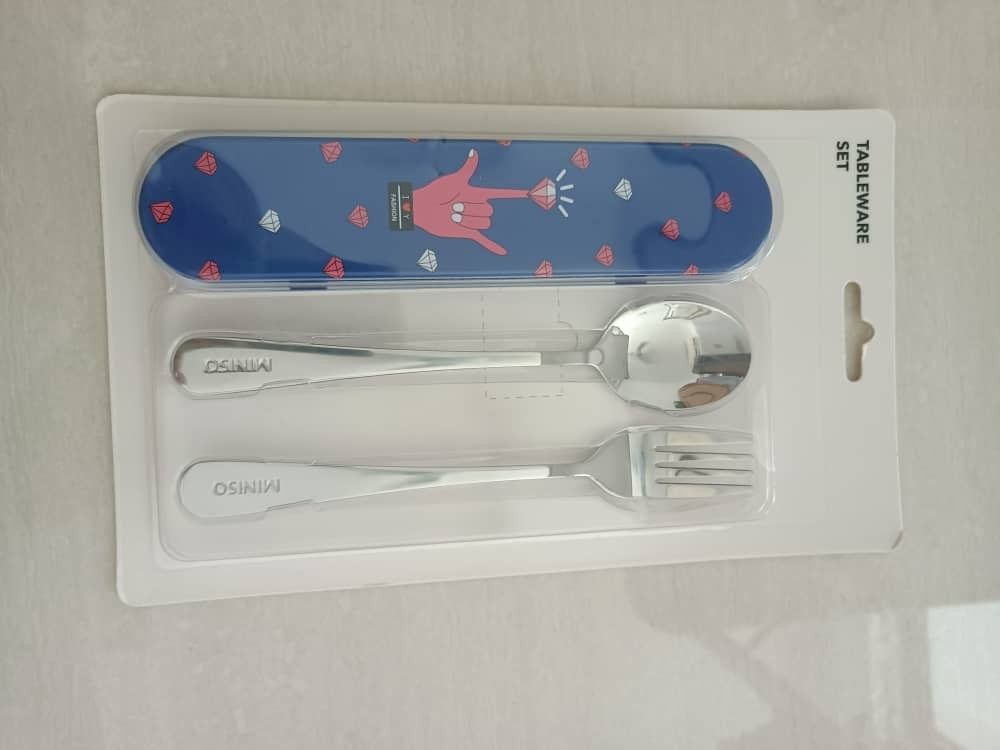 Tableware Sets (Category: Dinnerware & Cutlery) located in Singapore. Submitted by elf0819 (Listing ID 1324618832, Image 1). Description: .
