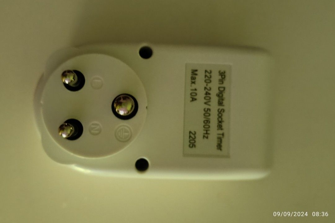 Timer Switch (Category: Other Accessories) located in Singapore. Submitted by ash20212021 (Listing ID 1324565161, Image 2). Description: Timer Switch.