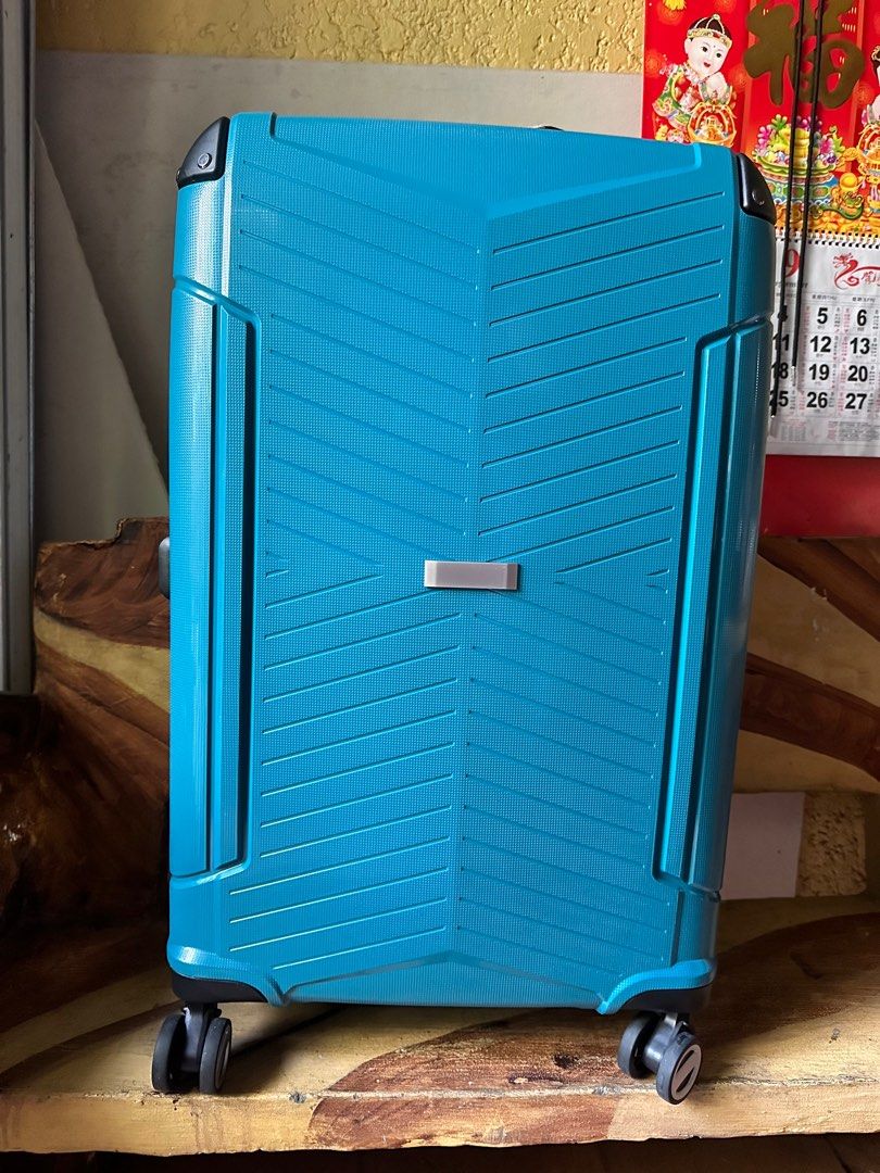 Travel Basic hard case luggage Medium blue (Category: Luggage) located in Paranaque City. Submitted by kaelstoypalace (Listing ID 1324636785, Image 1). Description: .