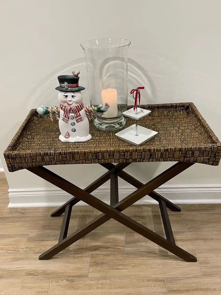 Tray Table (Category: Home & Furniture) located in Etobicoke. Submitted by christinalavoie (Listing ID 1324572990, Image 1). Description: .