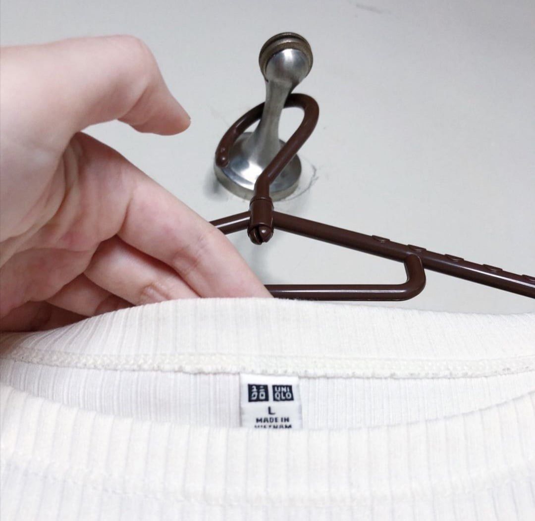 Uniqlo Ribbed Top (Category: Blouses) located in Mandaluyong City. Submitted by nescreates (Listing ID 1324720948, Image 2). Description: Uniqlo boatneck top Like new condition .