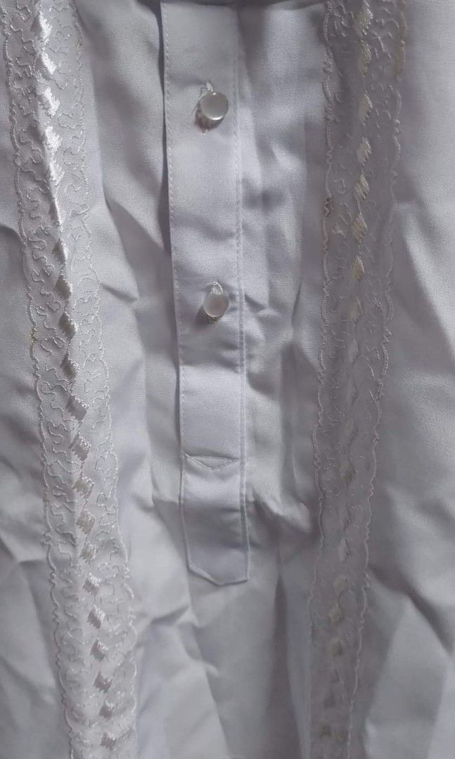 White Polo Barong Office Uniform (Category: Formal Shirts) located in Quezon City. Submitted by akosiluna44 (Listing ID 1324649385, Image 3). Description: New Large on tag Dimensions: 71 cm x 53 cm armpit to armpit:55 cm #polobarong #officebarong #officeuniform.