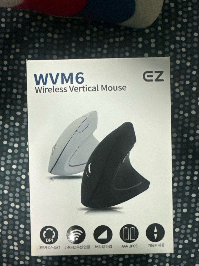 Wireless Mouse (Category: Other Gadgets) located in Singapore. Submitted by __isaiahjn__ (Listing ID 1324660424, Image 1). Description: Used once very uncomfortable for me .