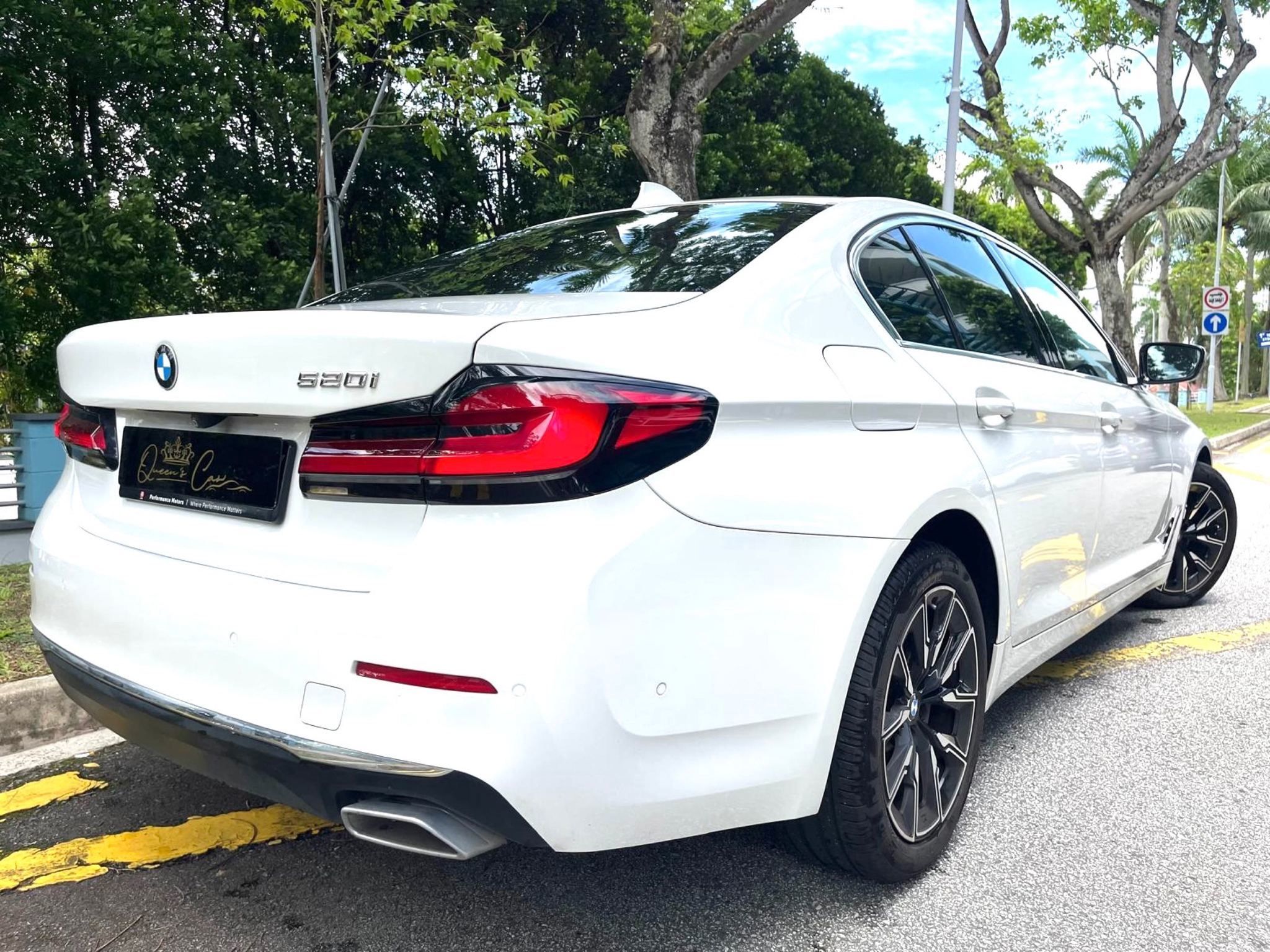B.M.W. 520I EXECUTIVE EDITION 48V ADPT LED HL (Category: Used Cars) located in Singapore. Submitted by queenscarpl (Listing ID 1363076183, Image 3). Description: Showroom: Sin Ming 176 Sin Ming Drive #01-18 Singapore 575721 Sales Contact: Alvin Ng tel:88132929 .