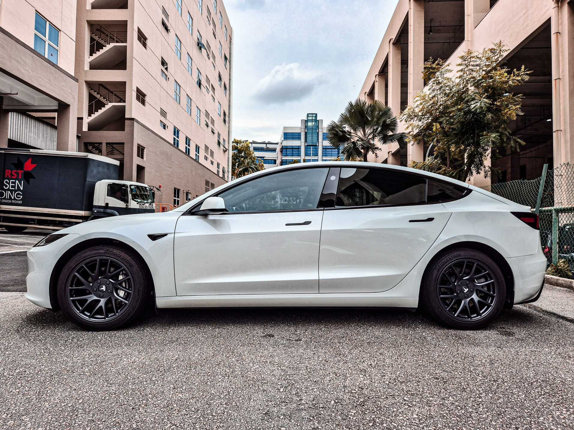 TESLA MODEL 3 RWD (Category: Used Cars) located in Singapore. Submitted by carbuyersclub (Listing ID 1373842501, Image 3). Description: Road Tax Paid Till Dec! No Waiting Time! Comes With 4 Years Warranty And 8 Years Battery Warranty From Tesla! No More Range Anxiety As It Has A Real World Range Of 513km! 18mins Charge To 80%! A Sensible And Feasible Entry Into The World Of Tesla. It's Got All The Relevant Furnishings, Futuristic Cabin And Added 