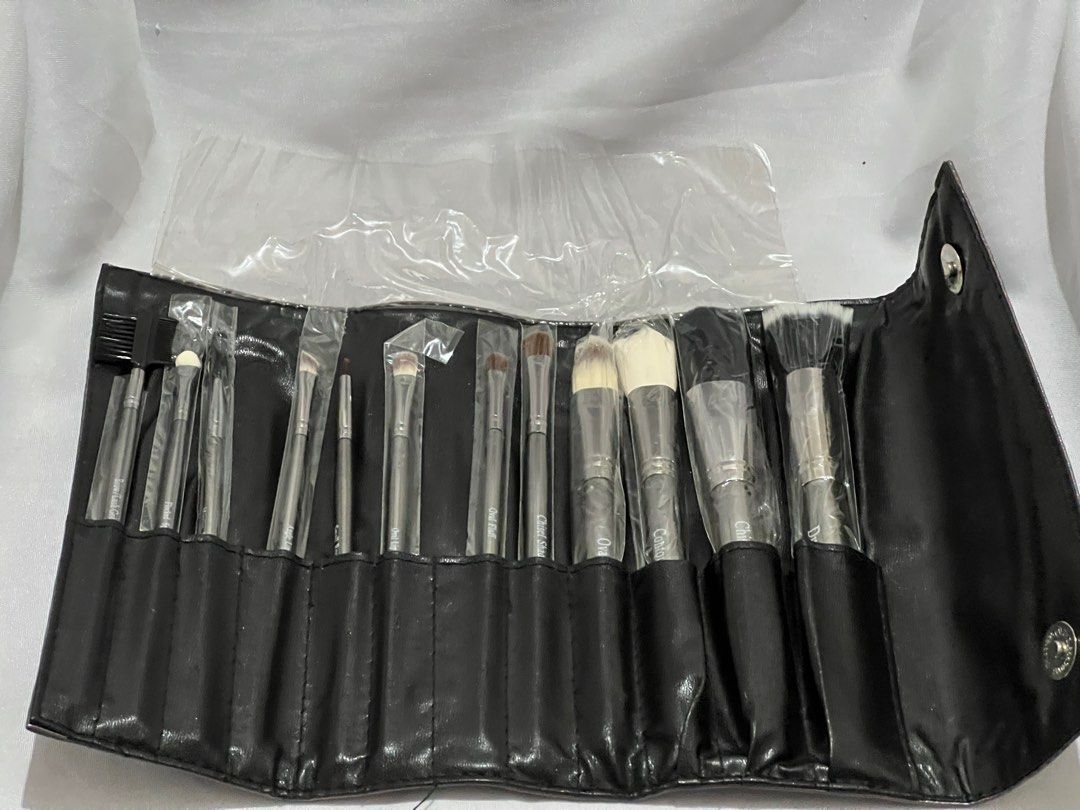 12 set Make Up Brush with Bag BRAND NEW (Category: Makeup) located in Rizal. Submitted by movingonsale.ph (Listing ID 1344816059, Image 1). Description: .