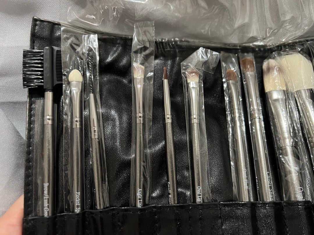 12 set Make Up Brush with Bag BRAND NEW (Category: Makeup) located in Rizal. Submitted by movingonsale.ph (Listing ID 1344816059, Image 3). Description: .