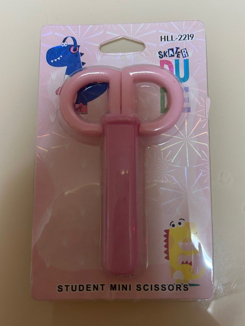 兒童剪刀 （分類：文具）位於 Hong Kong。 由 wing1212ny 提交（商品編號 1344924421，圖片 1）。簡介： 全新 未開封 冇用過。