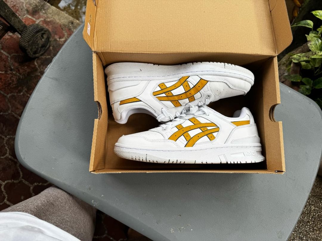 Asics EX89 (Category: Sneakers) located in Pasig City. Submitted by crownjay (Listing ID 1344863830, Image 2). Description: Asics EX89 White/ Mustard Seed Size: US 9 - Used 2x in the office, great condition - includes box only -Genuine Asics (not UA, Overruns, High Quality Replica etc.) RFS: Unloading PAYMENT: Gcash/BDO LOC: Pasig City/Cainta.