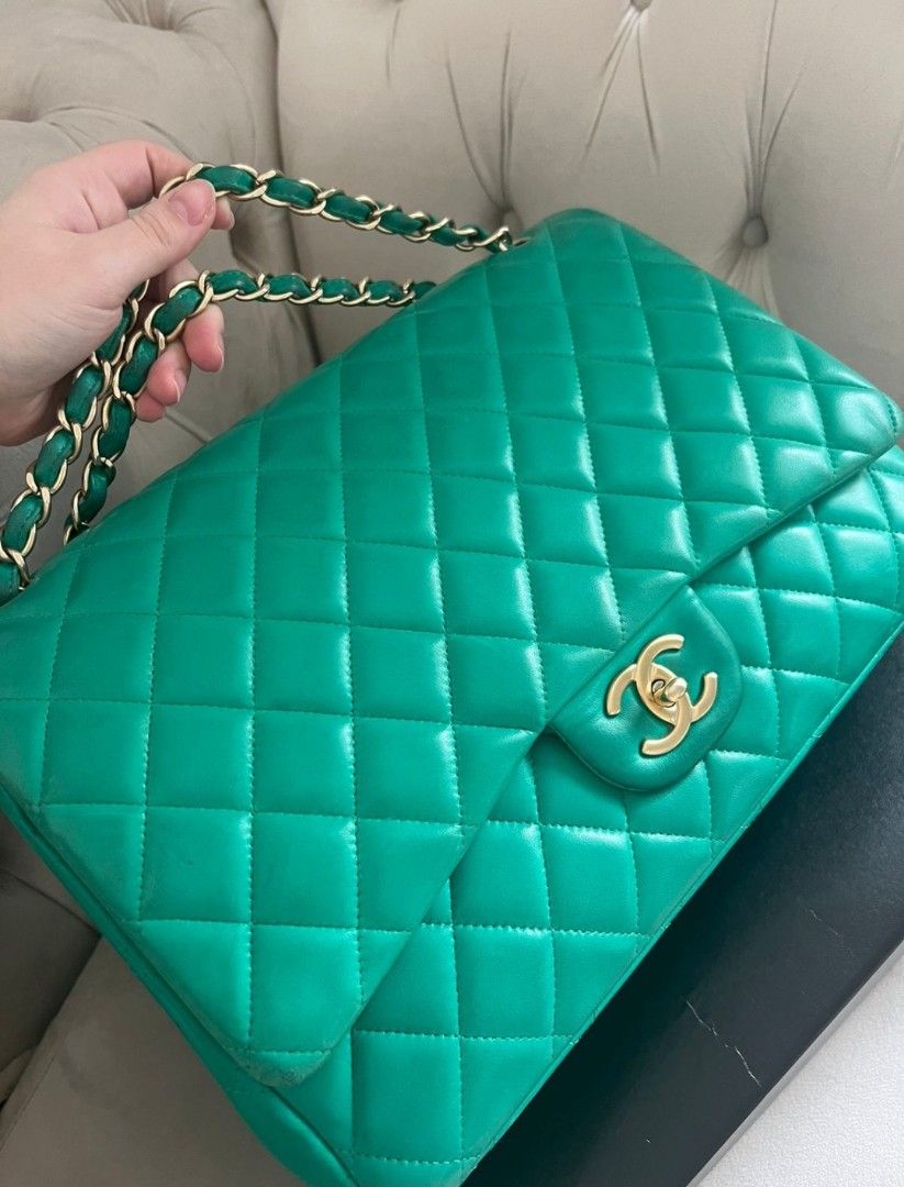 Authentic Chanel Green Maxi Double Flap Lambskin Bag (Category: Luxury Bags & Wallets) located in Antipolo. Submitted by frostymmer (Listing ID 1344928060, Image 2). Description: Authentic Chanel Green Maxi Double Flap Lambskin Bag With non branded dustbag Series 17 guaranteed authentic! selling low! with rubs on the corners. pass sa hagglers, lowballers and sa kwentuhan lang..