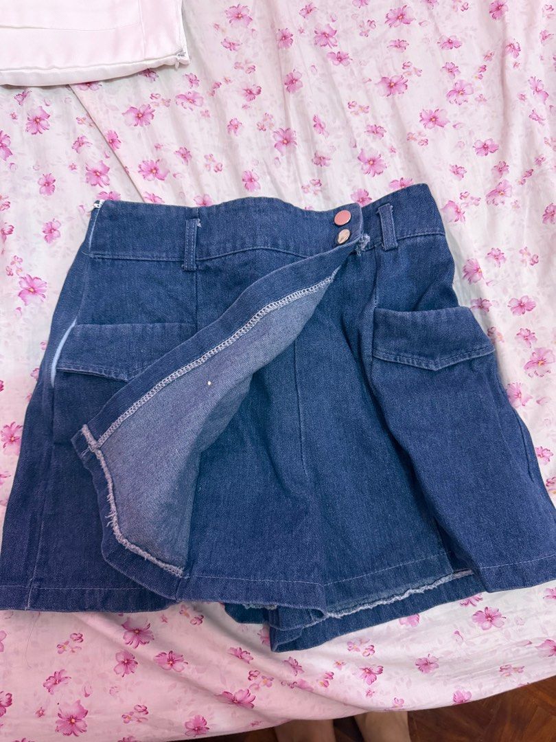 Bangkok Skort in Large (Category: Skirts) located in Batangas. Submitted by berttejada (Listing ID 1344883368, Image 2). Description: RFS: Wrong Size.