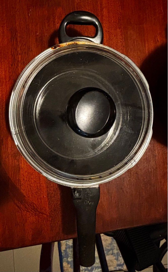 Biomatic Pressure cooker (Category: Cookware & Accessories) located in Quezon City. Submitted by hotstuffmanila (Listing ID 1344769576, Image 3). Description: Selling set of 2 .