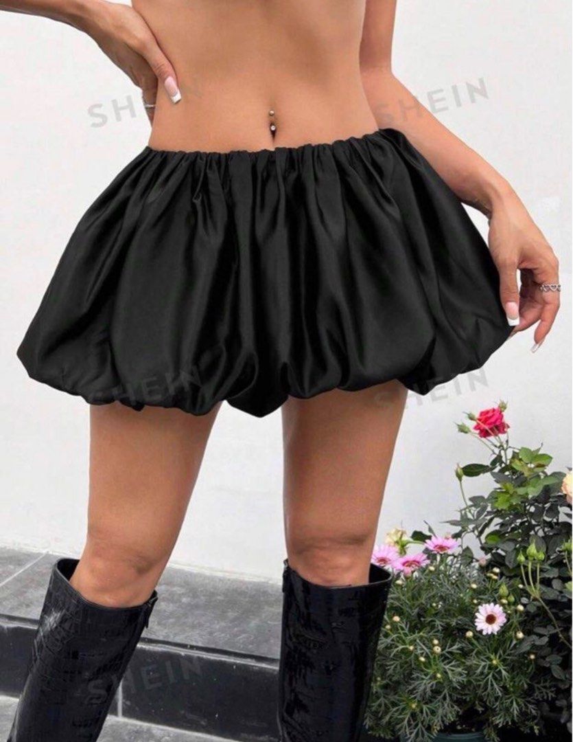 Black Low Waist Pleated Bubble Skirt (Category: Skirts) located in Makati City. Submitted by ssysale (Listing ID 1344869033, Image 1). Description: Best fits XS-S Bought in SHEIN for almost 400 pesos Never been used, just tried on once.
