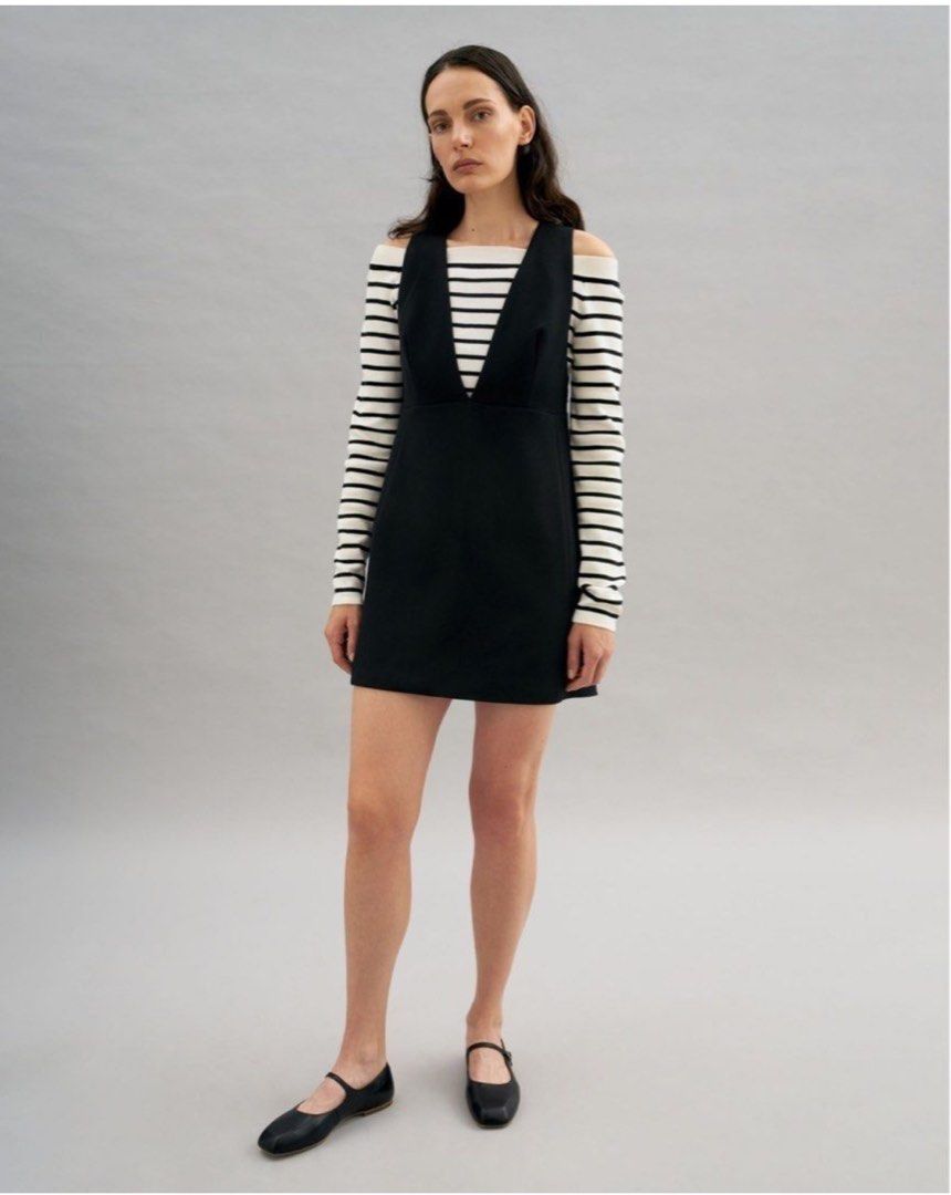 Brand New H&M Jumpshorts (Category: Jumpsuits) located in Quezon City. Submitted by lochness__ (Listing ID 1344780260, Image 1). Description: Selling low for faster disposal!! Authentic, Brand new without tags (never worn) H&M black jumpshorts. Size EU36, US 6 very very nice in actual (pics from internet for reference when worn) SF: lalamove, j&t c/o buyer MOP: BDO, Gcash.