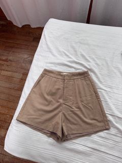(Category: ) located in . Submitted by shop_thrifted (Listing ID 1344833631, Image 1). Description: .