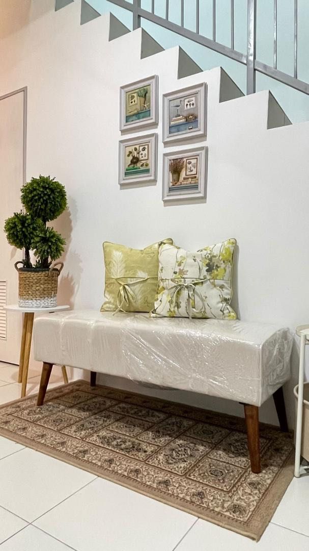 Casual bench (Category: Chairs) located in Johor Bahru. Submitted by AF7__ (Listing ID 1344782813, Image 1). Description: Indoor bench to let go! Condition: 10/10 No defect, no stain, like new Size: 120CM(L) X 50cm (W) X 50cm (H) Beige colour Prize: RM300 (New price: RM450) Nego till let go!.