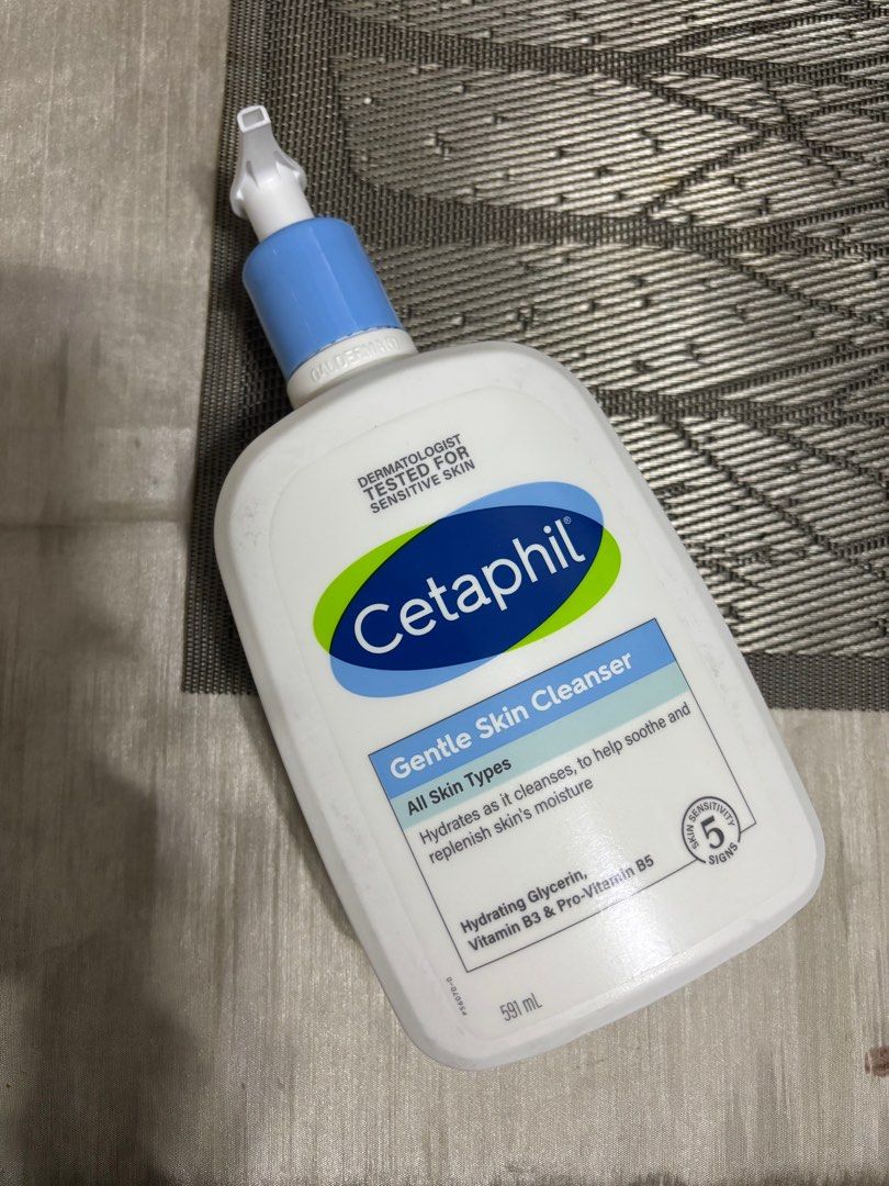 cetaphil gentle skin cleanser 591 ml (Category: Face Care) located in Manila. Submitted by babooshk4 (Listing ID 1344810421, Image 1). Description: brand new, never been opened. bought in HK (lung fung mall) - got this in a bundle, isa lang need ko - 2027 expiration - sampaloc, manila.