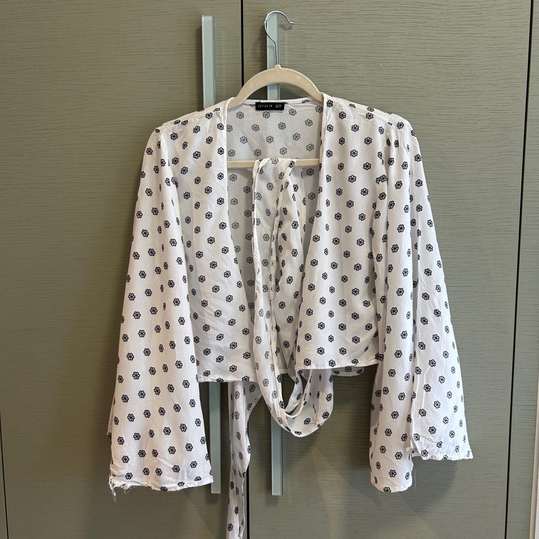 Cotton On Beach Tie Longsleeves Top (Category: Longsleeves) located in Makati City. Submitted by aces_ (Listing ID 1344916123, Image 3). Description: Bought for ₱890 from the mall Selling low at ₱215 only Used once only Nice quality fabric Fits up to small / semi-medium Best for beach wear / cover up RFS: Closet purge.