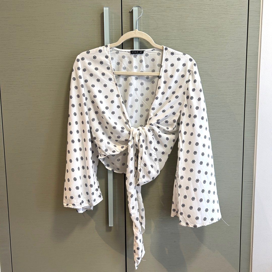 Cotton On Beach Tie Longsleeves Top (Category: Longsleeves) located in Makati City. Submitted by aces_ (Listing ID 1344916123, Image 1). Description: Bought for ₱890 from the mall Selling low at ₱215 only Used once only Nice quality fabric Fits up to small / semi-medium Best for beach wear / cover up RFS: Closet purge.