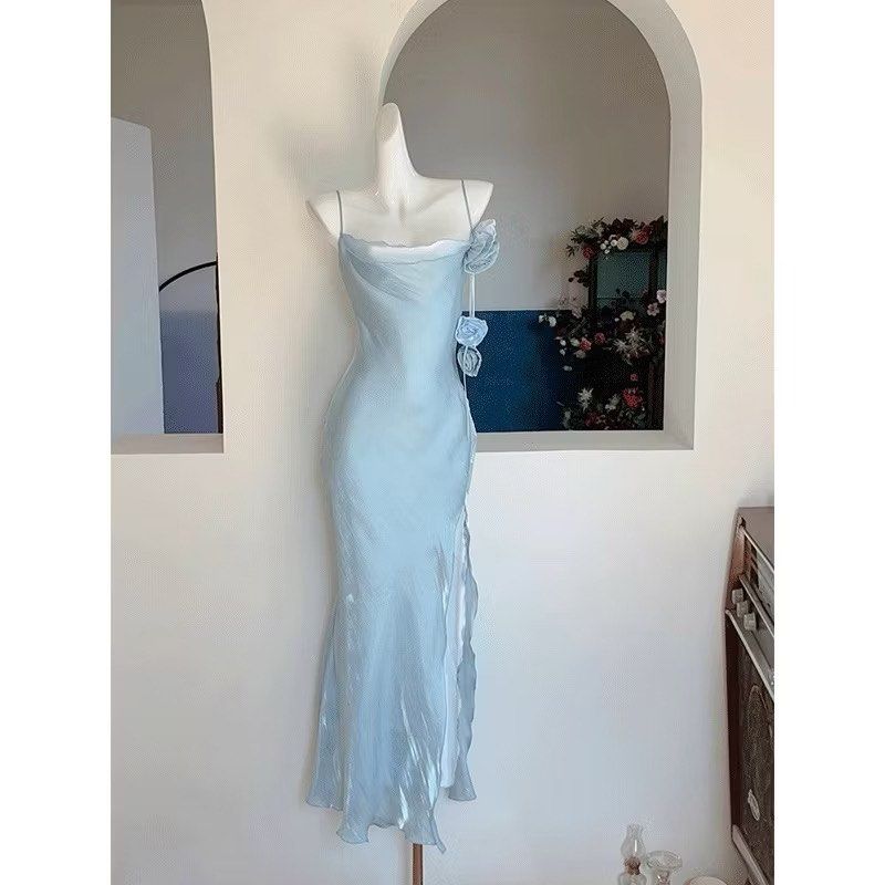 FOR RENT Elegant Maxi Dress (Category: Dresses) located in Quezon City. Submitted by midnight.muse (Listing ID 1344862090, Image 1). Description: Elegant Maxi Dress with Slitside Bridesmaids Dress Material: Silk Size: M-L .