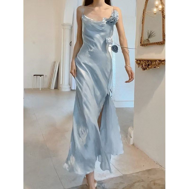 FOR RENT Elegant Maxi Dress (Category: Dresses) located in Quezon City. Submitted by midnight.muse (Listing ID 1344862090, Image 2). Description: Elegant Maxi Dress with Slitside Bridesmaids Dress Material: Silk Size: M-L .