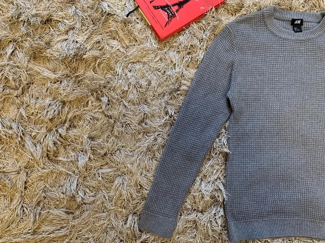 H&M WAFFLE SWEATER (Category: Activewear) located in Manila. Submitted by exxonb (Listing ID 1344910464, Image 2). Description: ‼️100% BRANDED I 100% BRANDNEW ‼️ 🤷‍♂️ UNISEX H&M WAFFLE SWEATER 🤷‍♂️ ₱300.00 🖇️ BRAND NAME : H&M 🖇️ Size: Small 🖇️ Dimensions are measured by inches: Chest & inseam/outseam length 🖇️ Some color may change due to lighting or room temperature 🖇️ Please manage your expectations 📌 NO ISSUE 💯 💵 FIRST TO PAY BASIS �