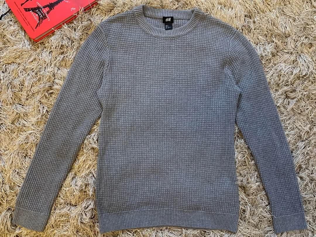 H&M WAFFLE SWEATER (Category: Activewear) located in Manila. Submitted by exxonb (Listing ID 1344910464, Image 1). Description: ‼️100% BRANDED I 100% BRANDNEW ‼️ 🤷‍♂️ UNISEX H&M WAFFLE SWEATER 🤷‍♂️ ₱300.00 🖇️ BRAND NAME : H&M 🖇️ Size: Small 🖇️ Dimensions are measured by inches: Chest & inseam/outseam length 🖇️ Some color may change due to lighting or room temperature 🖇️ Please manage your expectations 📌 NO ISSUE 💯 💵 FIRST TO PAY BASIS �