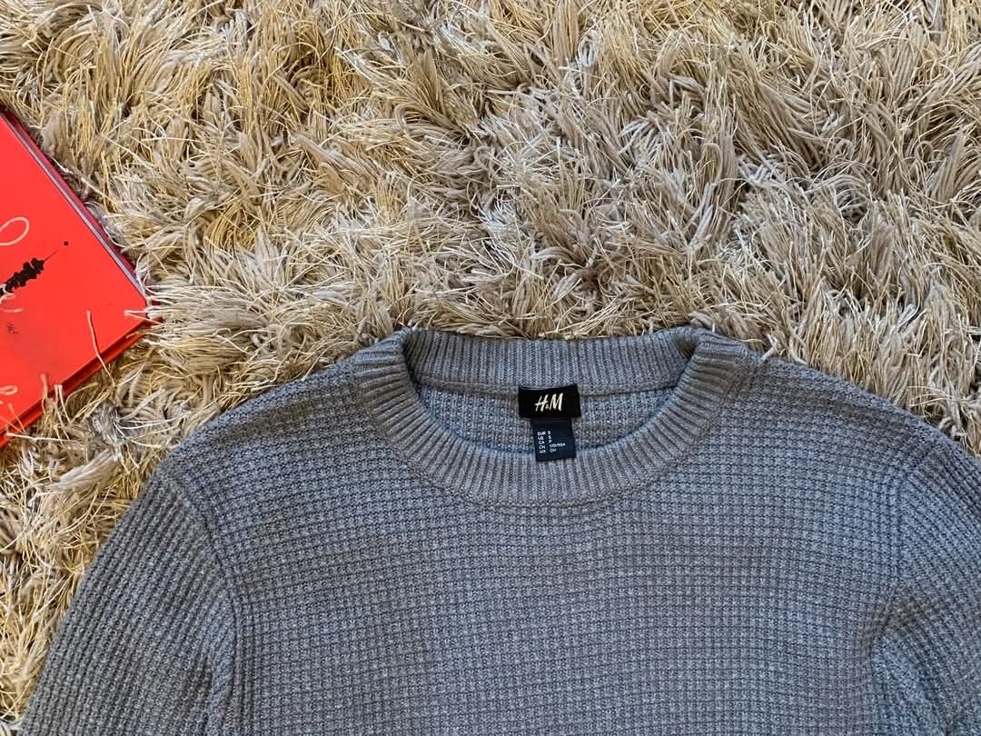H&M WAFFLE SWEATER (Category: Activewear) located in Manila. Submitted by exxonb (Listing ID 1344910464, Image 3). Description: ‼️100% BRANDED I 100% BRANDNEW ‼️ 🤷‍♂️ UNISEX H&M WAFFLE SWEATER 🤷‍♂️ ₱300.00 🖇️ BRAND NAME : H&M 🖇️ Size: Small 🖇️ Dimensions are measured by inches: Chest & inseam/outseam length 🖇️ Some color may change due to lighting or room temperature 🖇️ Please manage your expectations 📌 NO ISSUE 💯 💵 FIRST TO PAY BASIS �