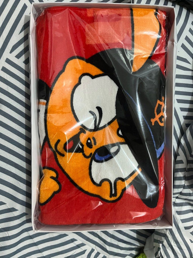 JAPAN YOMIURI GIANTS GIABBIT BATH TOWEL (Category: Bedding & Towels) located in Quezon City. Submitted by cleoshoppe (Listing ID 1344826206, Image 2). Description: •Bought in Tokyo, Japan •RFS: Extra lang nabili •BRAND NEW •PASS TO LOWBALLERS.