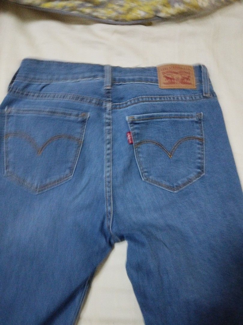 Levi's 711 Skinny Jeans (Category: Jeans) located in Manila. Submitted by missclutterworth (Listing ID 1344839791, Image 3). Description: No return policy.