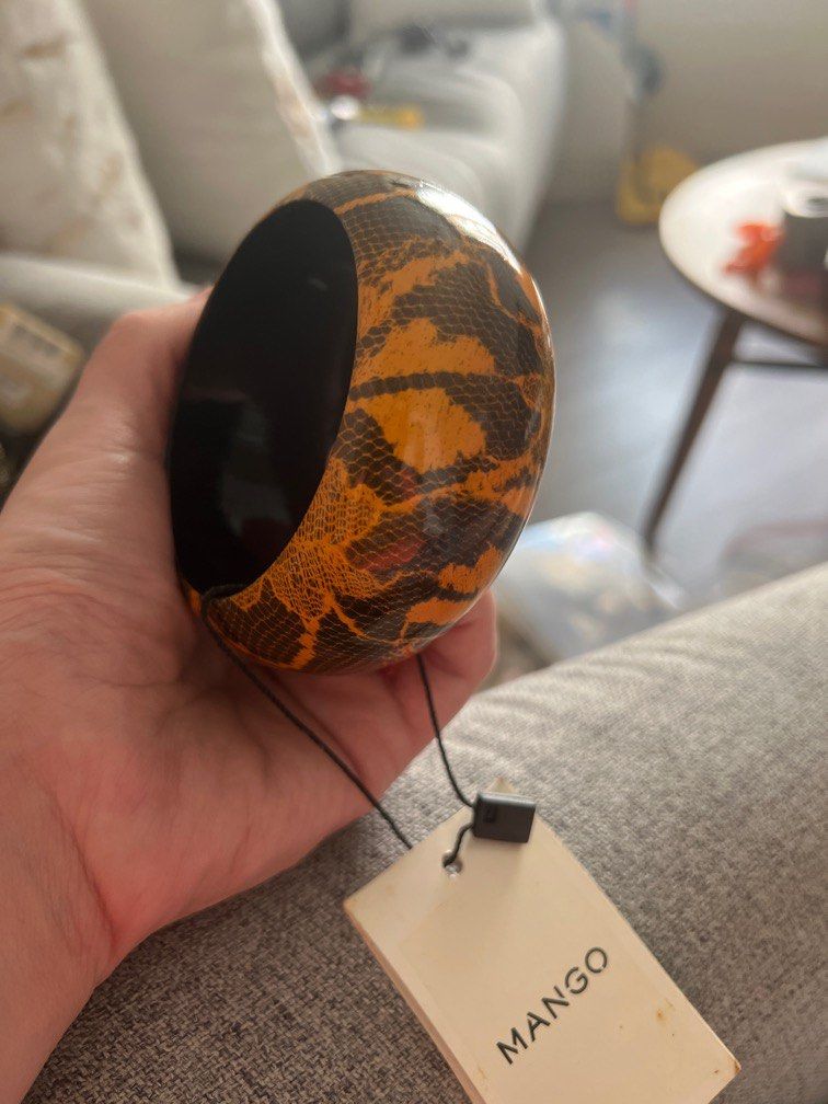 Mango bangle (Category: Other Accessories) located in Singapore. Submitted by eyi80 (Listing ID 1344775042, Image 1). Description: .