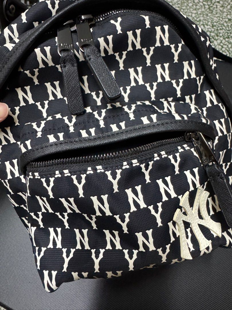 MLB Backpack背囊 （分類：背囊）位於 Hong Kong。 由 mmccmcmc1201 提交（商品編號 1344848749，圖片 5）。簡介： MLB 100%Real, 90%新，小背囊， size大約23x22cm ,面交/到付，不議價。