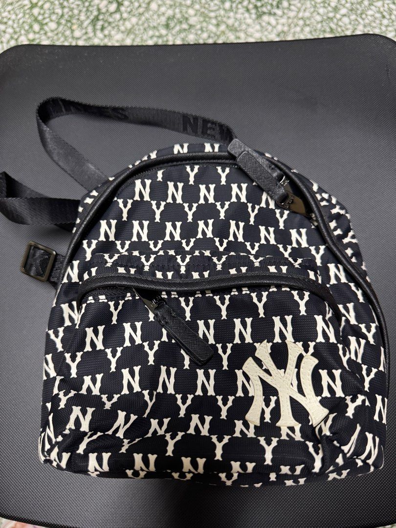 MLB Backpack背囊 （分類：背囊）位於 Hong Kong。 由 mmccmcmc1201 提交（商品編號 1344848749，圖片 1）。簡介： MLB 100%Real, 90%新，小背囊， size大約23x22cm ,面交/到付，不議價。