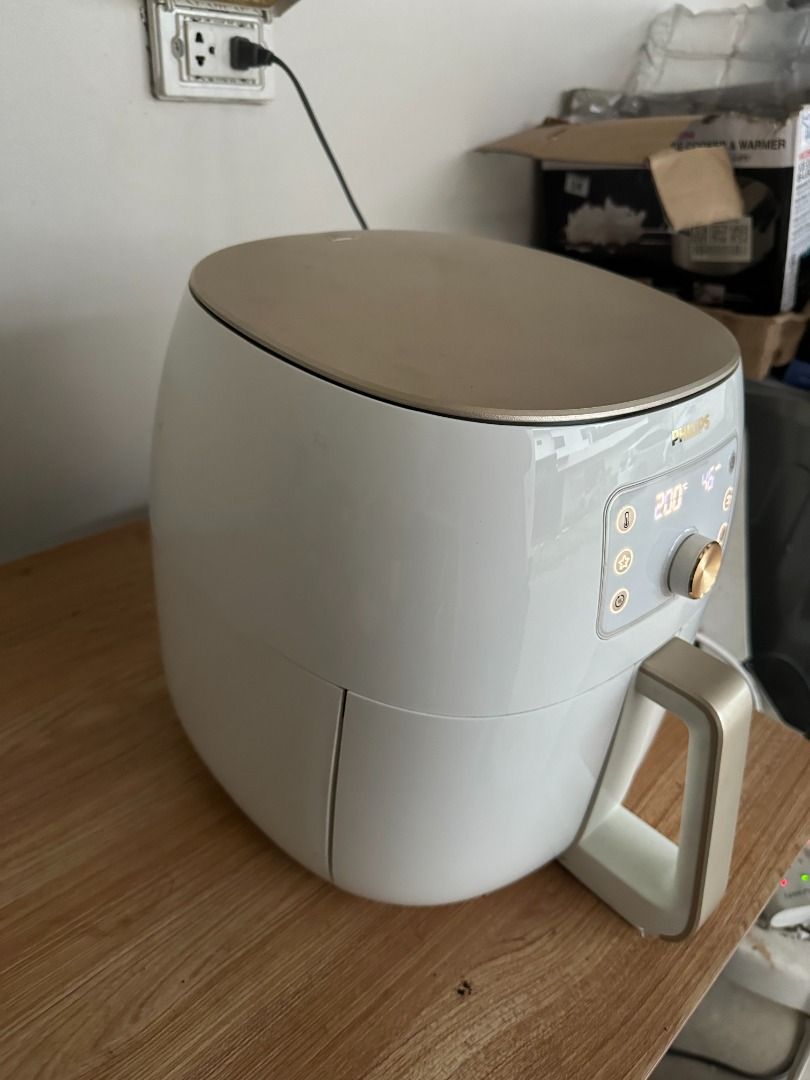 Philips Air Fryer XXL (Category: Fryers) located in Bocaue. Submitted by mttw000 (Listing ID 1344891765, Image 2). Description: Philips HD9870 Air Fryer Ready to use Used Condition 7.3L XXL.