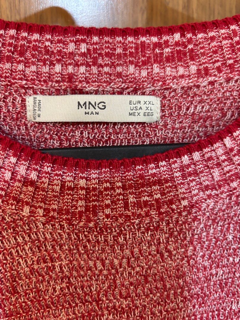 Pullover (Category: Coats, Jackets and Outerwear) located in Singapore. Submitted by olioolio28 (Listing ID 1344780792, Image 2). Description: .