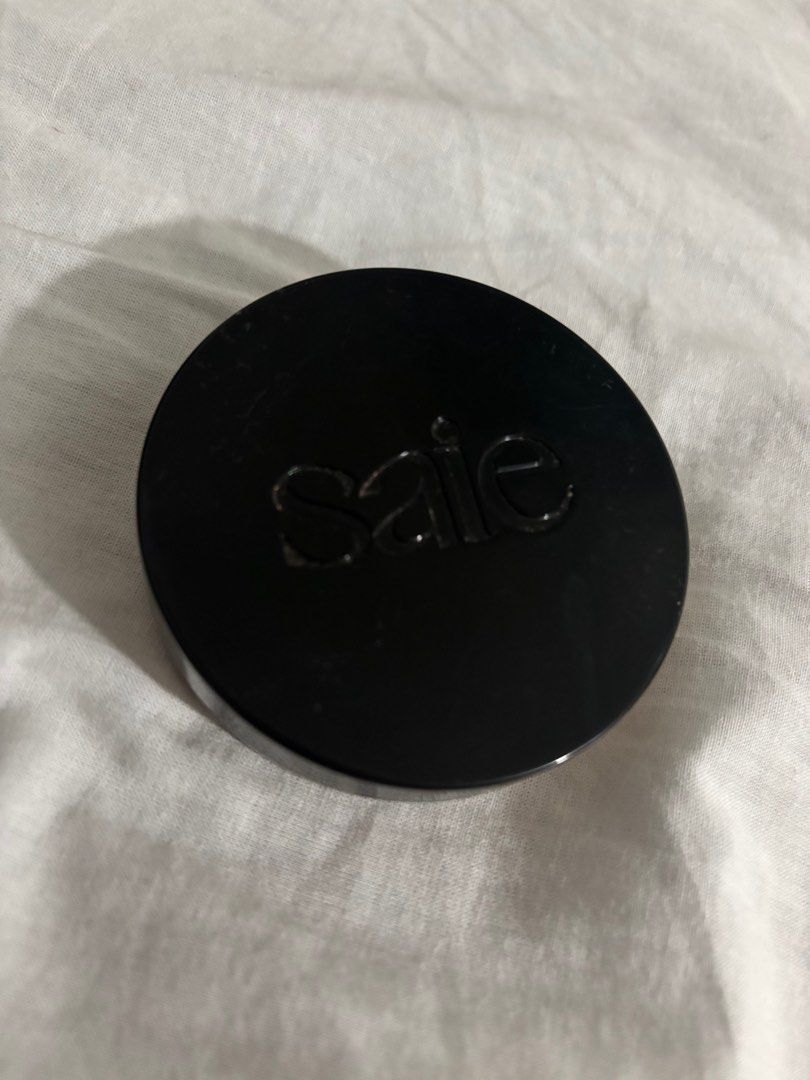 Saie cream bronzer- Light bronze (Category: Makeup) located in Manila. Submitted by beatrixce (Listing ID 1344883311, Image 1). Description: Saie cream bronzer shade: light bronze Still around 90% full Purchased last year from sephora usa Rfs: barely using it/decluttering Will sanitize before shipping out Mop: gcash/bank transfer Mod: any courier/same day.
