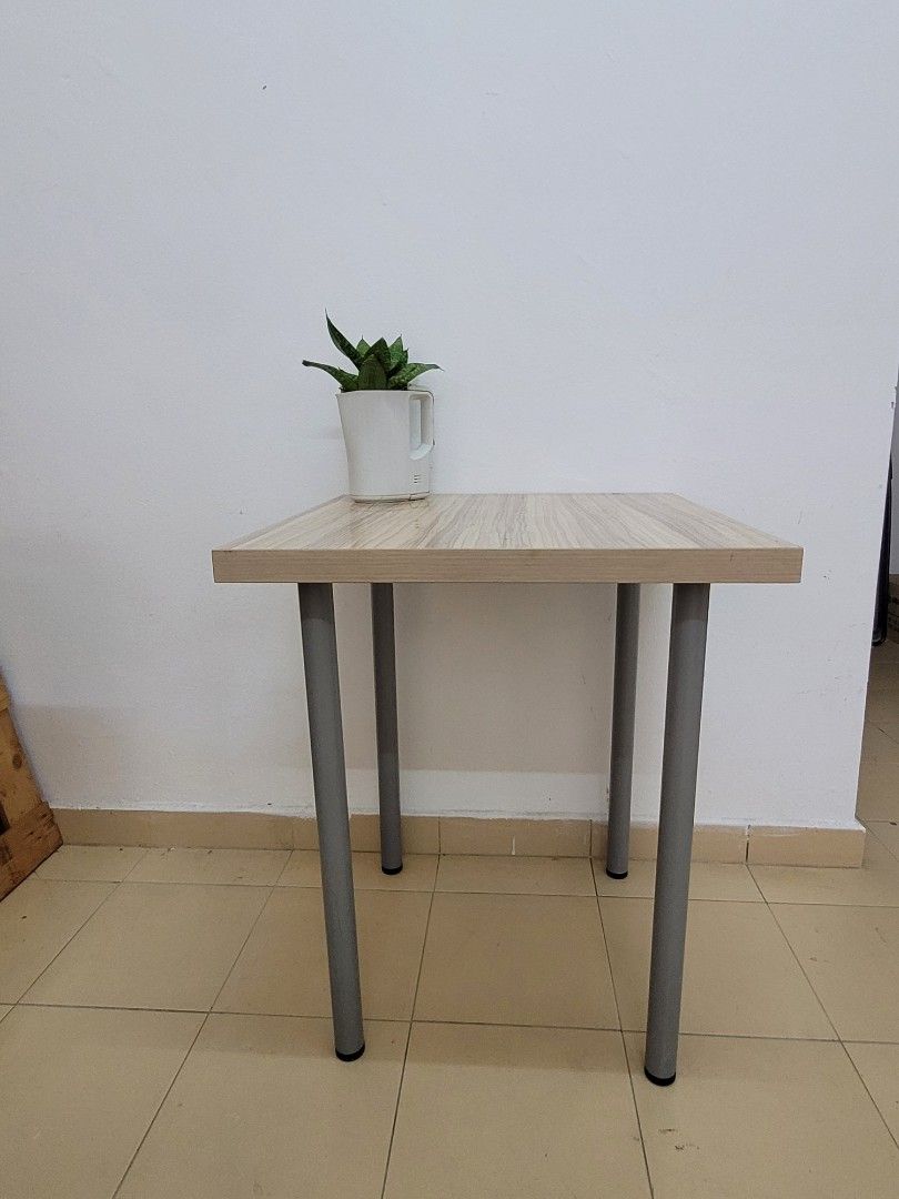 Solid Square Waterproof Scratchproof Table (Category: Tables & Sets) located in Kuala Lumpur. Submitted by slho29 (Listing ID 1344886324, Image 1). Description: Solid Square Waterproof Scratchproof Table Unused, kept in store RM50 W23" x L23" x 28" Location Taman Taynton View.