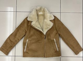 (Category: ) located in . Submitted by thewinwardrobe (Listing ID 1344799469, Image 1). Description: .