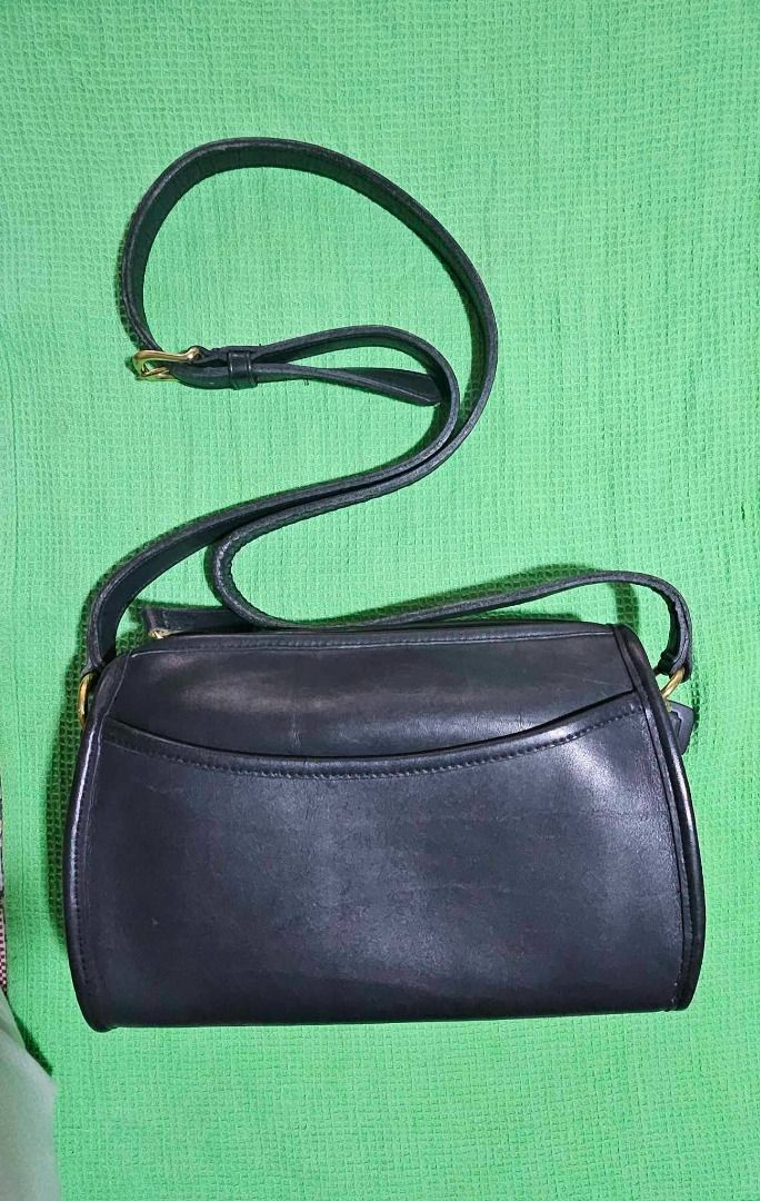 Vintage Coach (Pre-creed) Austin Bag (Category: Cross-body Bags) located in Baguio. Submitted by everything_v (Listing ID 1344787109, Image 1). Description: negotiable accepts layaway/installment plus SF.