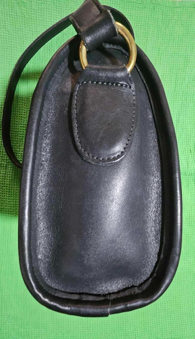 Vintage Coach (Pre-creed) Austin Bag (Category: Cross-body Bags) located in Baguio. Submitted by everything_v (Listing ID 1344787109, Image 3). Description: negotiable accepts layaway/installment plus SF.
