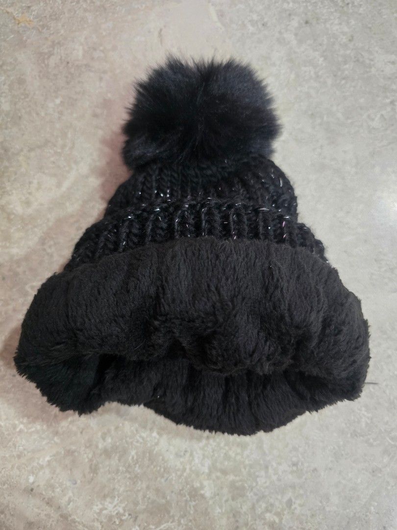 Winter (Category: Coats, Jackets and Outerwear) located in Singapore. Submitted by kaiserche2014 (Listing ID 1344870941, Image 3). Description: brand new.