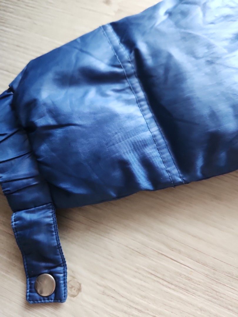 Winter Jacket (Category: Babies & Kids Fashion) located in Singapore. Submitted by myshhh (Listing ID 1344812435, Image 4). Description: very well used winter jacket worn by my boy from 3-4yo. not for fussy..