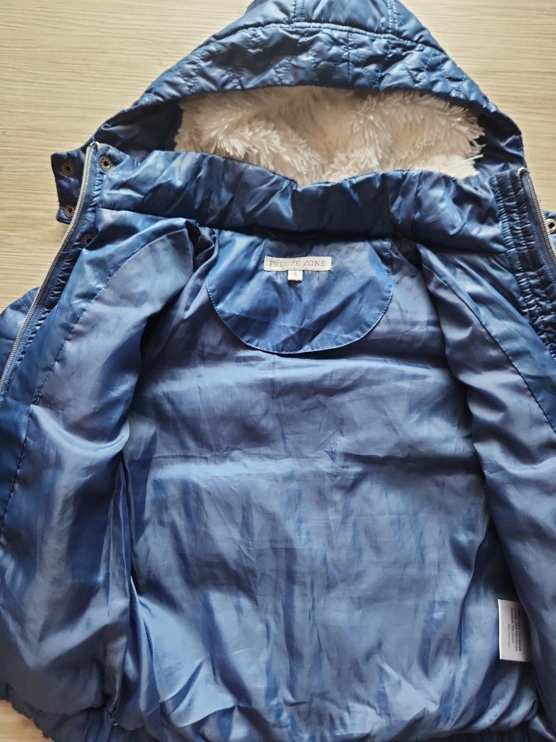 Winter Jacket (Category: Babies & Kids Fashion) located in Singapore. Submitted by myshhh (Listing ID 1344812435, Image 5). Description: very well used winter jacket worn by my boy from 3-4yo. not for fussy..