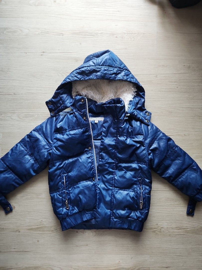 Winter Jacket (Category: Babies & Kids Fashion) located in Singapore. Submitted by myshhh (Listing ID 1344812435, Image 1). Description: very well used winter jacket worn by my boy from 3-4yo. not for fussy..