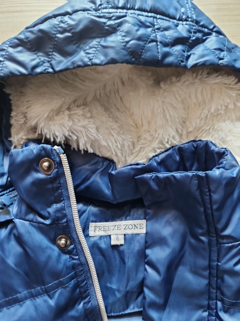 Winter Jacket (Category: Babies & Kids Fashion) located in Singapore. Submitted by myshhh (Listing ID 1344812435, Image 2). Description: very well used winter jacket worn by my boy from 3-4yo. not for fussy..