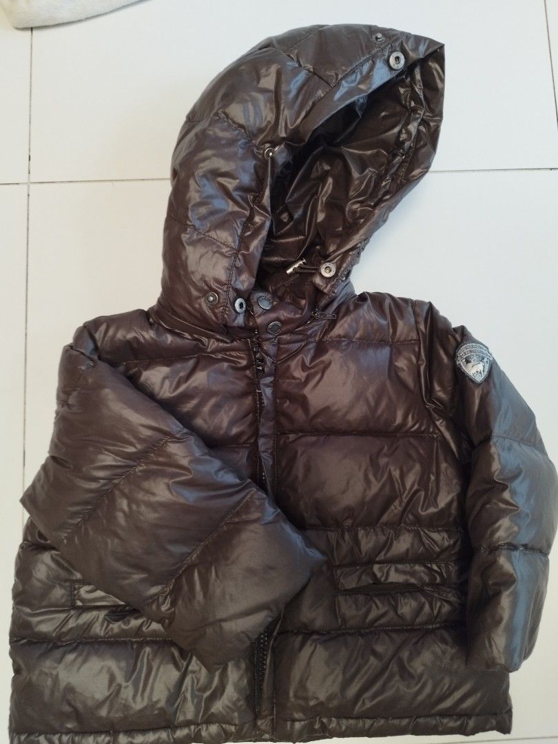 Winter Jacket (Category: Babies & Kids Fashion) located in Singapore. Submitted by juzlurvestoshop (Listing ID 1344834055, Image 1). Description: good condition puffer jacket hood can be removed PTP:37cm length: 37cm sleeve: 46cm (measure from center of neck till cuff).