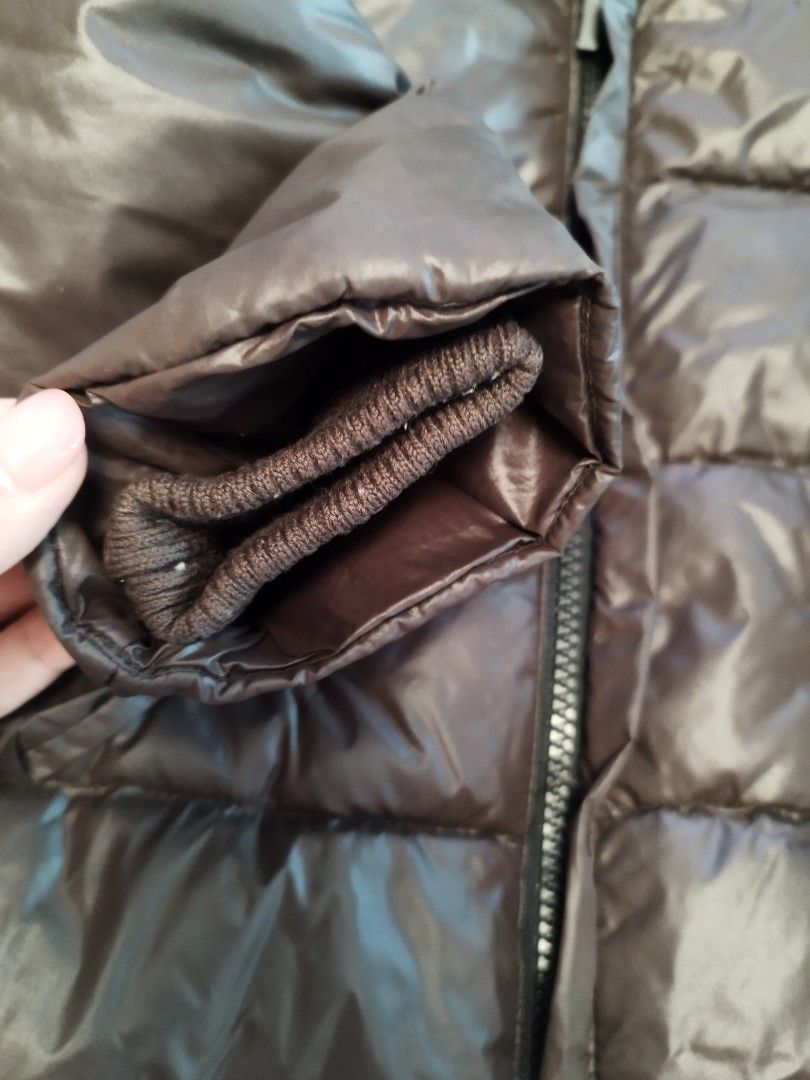 Winter Jacket (Category: Babies & Kids Fashion) located in Singapore. Submitted by juzlurvestoshop (Listing ID 1344834055, Image 3). Description: good condition puffer jacket hood can be removed PTP:37cm length: 37cm sleeve: 46cm (measure from center of neck till cuff).