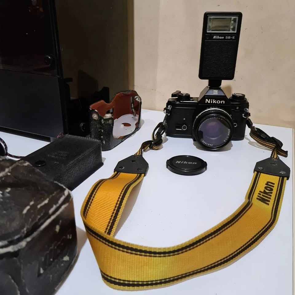 1982 NIKON EM 35mm Film Camera + Ai-s 50mm f/1.8 Lens, Photography ...