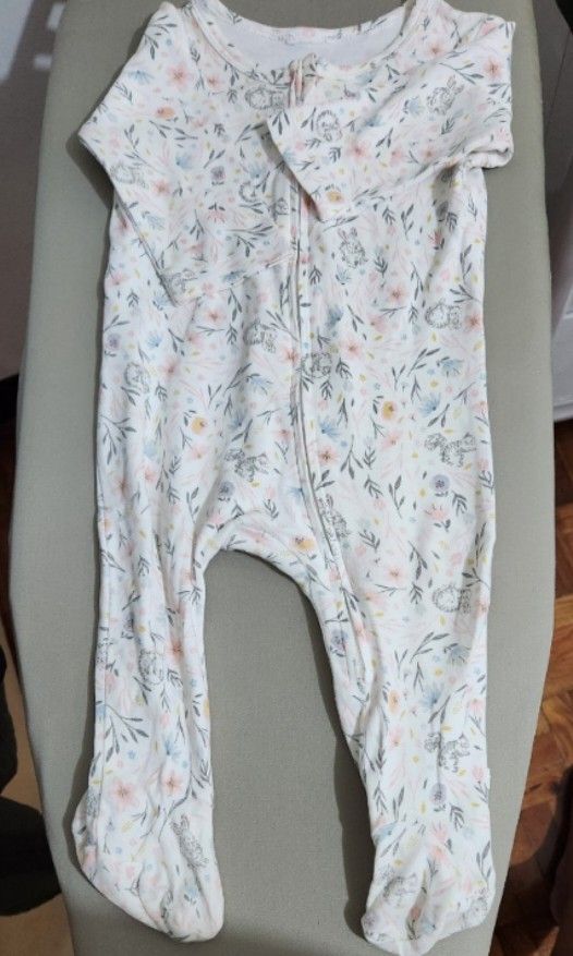 Babies Pantsuits with Footies (Category: Babies & Kids Fashion) located in Makati City. Submitted by declutteryu (Listing ID 1346653290, Image 3). Description: Size: 3-6mos on tag Material: Cotton Item 1: zipper type, thick fabric but soft Item 2: zipper type, not so thick fabrick, super soft on skin.